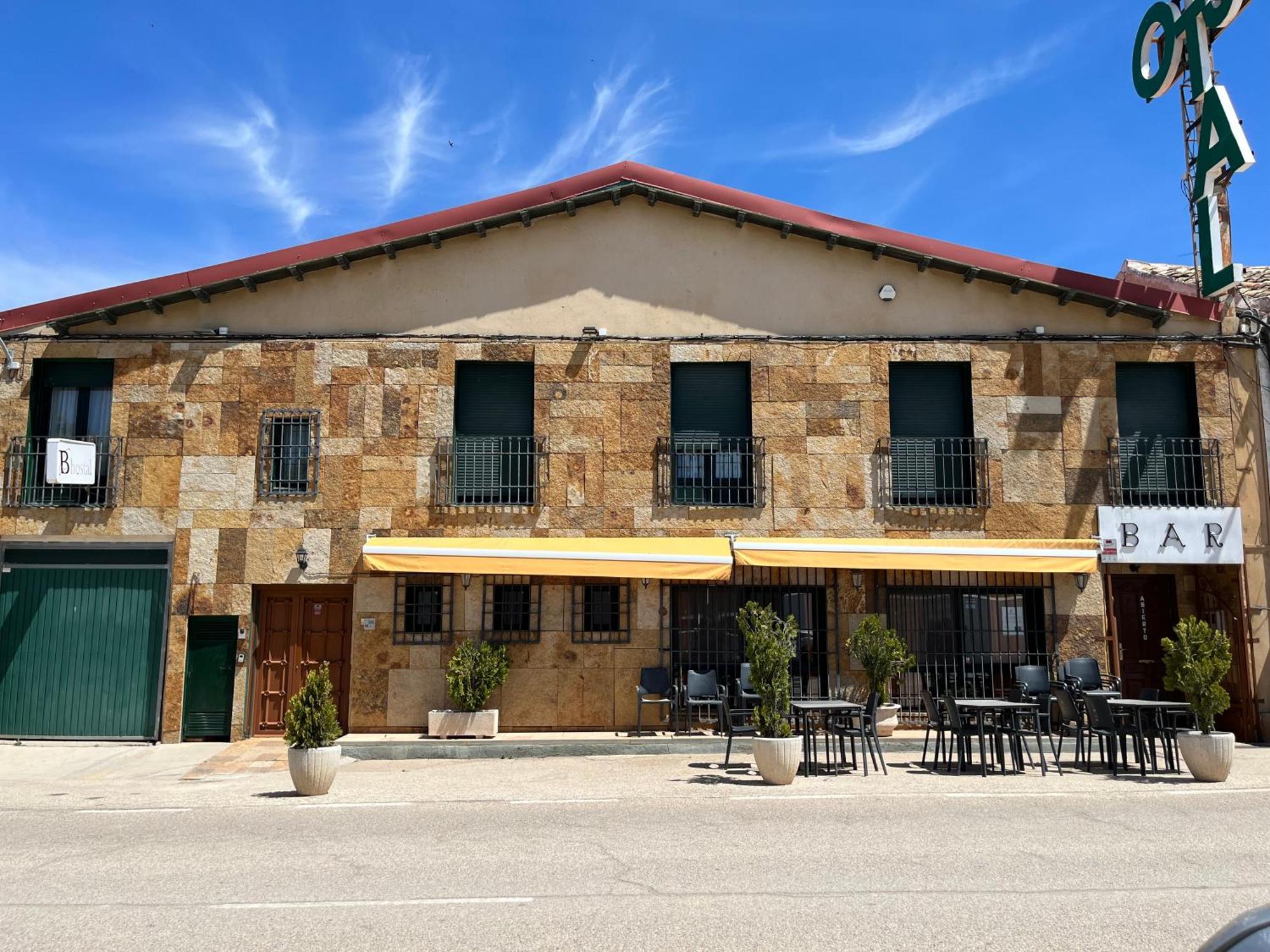 Hostal Restaurante Bustos Villarrubio 외부 사진